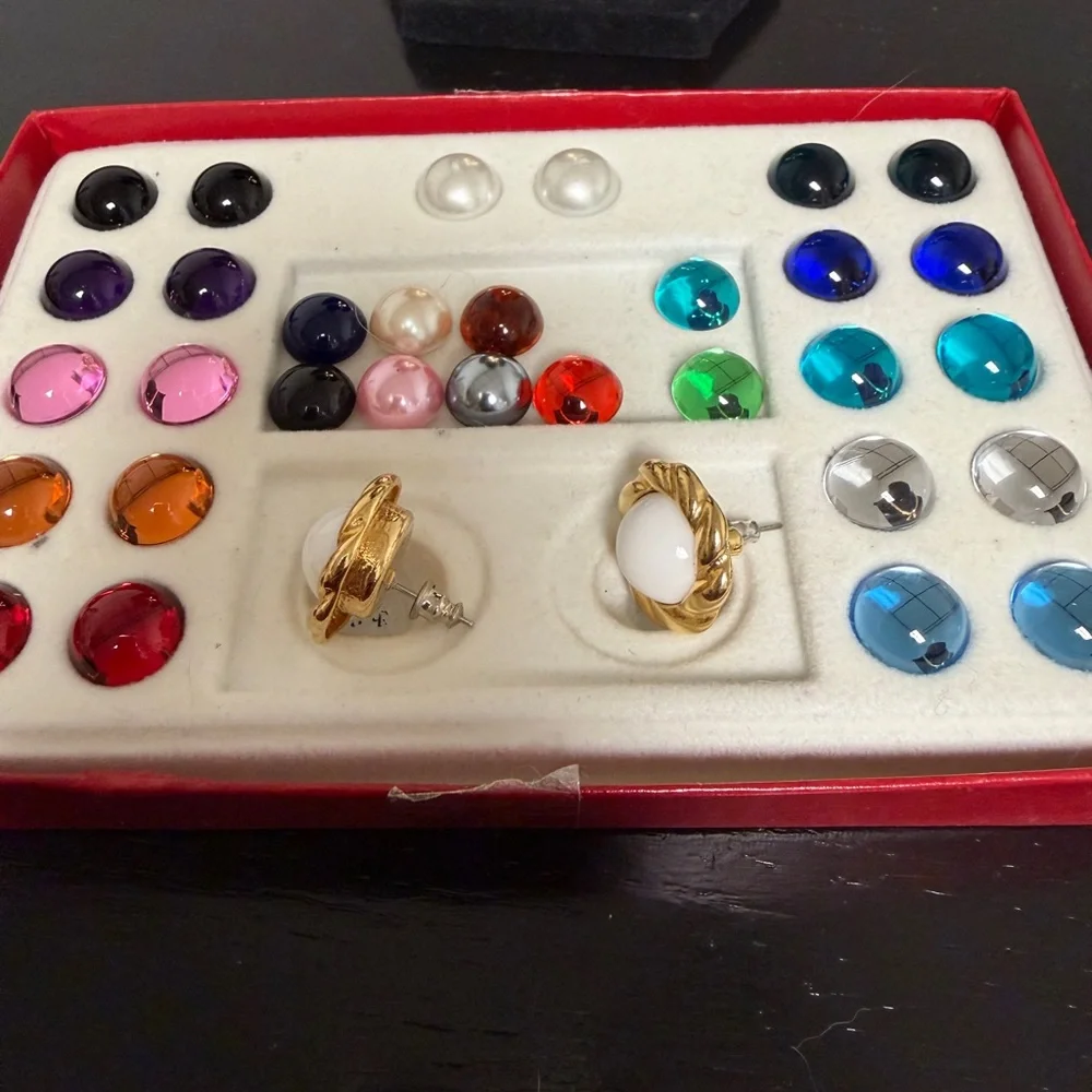 Joan Rivers interchangeable gold necklace with matching stud earrings - Picture 6 of 7